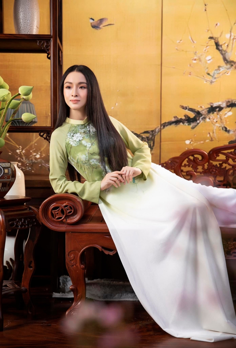 Trương Hồ Phương Nga thừa nhận hiện độc thân nhưng không hề cô đơn. Trương Hồ Phương Nga thừa nhận hiện độc thân nhưng không hề cô đơn.