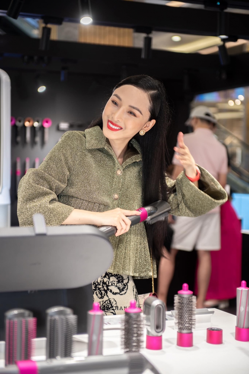 Ở độ tuổi U40, Trương Hồ Phương Nga vẫn giữ được nhan sắc vạn người mê. Ở độ tuổi U40, Trương Hồ Phương Nga vẫn giữ được nhan sắc vạn người mê.