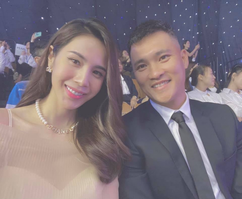 Vợ chồng Thủy Tiên - Công Vinh khẳng định niềm tin vào sự thượng tôn của pháp luật sau khi hay tin bà PH bị bắt Vợ chồng Thủy Tiên - Công Vinh khẳng định niềm tin vào sự thượng tôn của pháp luật sau khi hay tin bà PH bị bắt