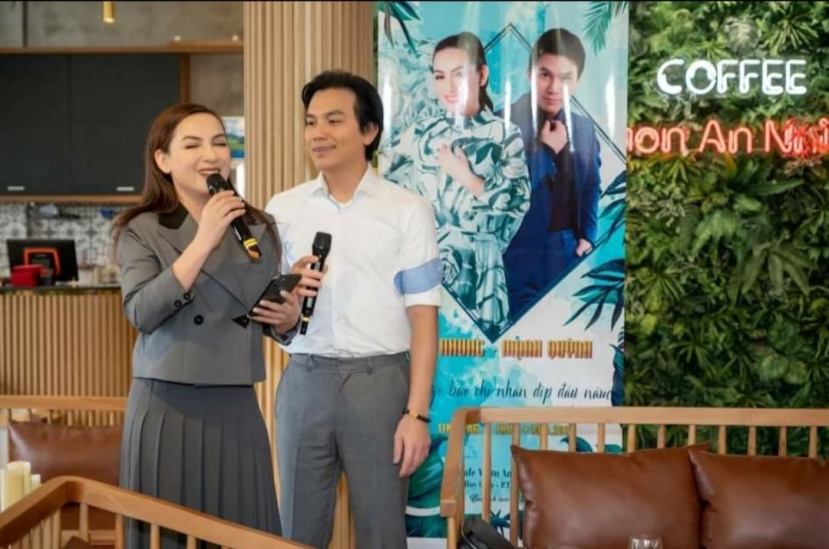 Mạnh Quỳnh sẽ mang đến concert lần này 2 bài hát tự tay anh viết tặng riêng cho Phi Nhung Mạnh Quỳnh sẽ mang đến concert lần này 2 bài hát tự tay anh viết tặng riêng cho Phi Nhung