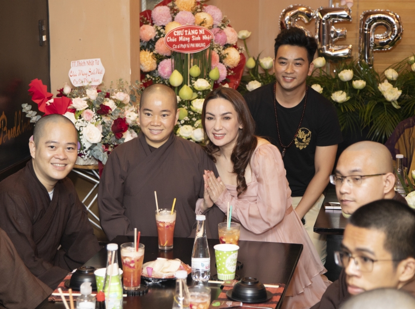 10/4 hàng năm là ngày sinh nhật của cố ca sĩ Phi Nhung 10/4 hàng năm là ngày sinh nhật của cố ca sĩ Phi Nhung