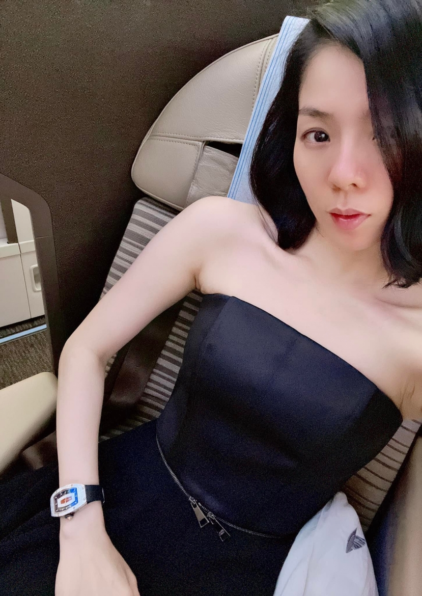 Dù đã ở độ tuổi U50, Lệ Quyên vẫn chăm chỉ hở bạo, khoe đường cong nóng bỏng không kém cạnh bất cứ mỹ nhân nào của showbiz Dù đã ở độ tuổi U50, Lệ Quyên vẫn chăm chỉ hở bạo, khoe đường cong nóng bỏng không kém cạnh bất cứ mỹ nhân nào của showbiz