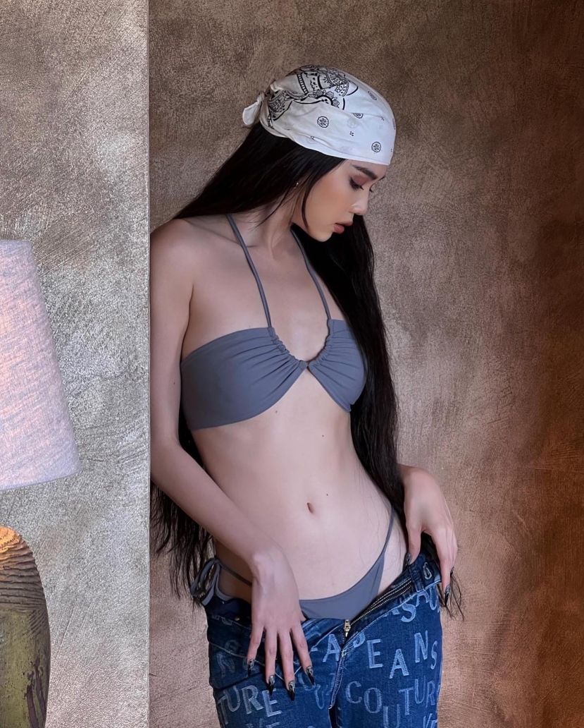 Dẫu biết Ngọc Trinh sở hữu body đẹp như tạc tượng, thế nhưng phong cách ăn mặc của cô luôn là chủ đề gây tranh cãi Dẫu biết Ngọc Trinh sở hữu body đẹp như tạc tượng, thế nhưng phong cách ăn mặc của cô luôn là chủ đề gây tranh cãi
