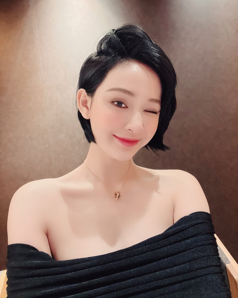 Sau quãng thời vướng bê bối 'anh em nương tựa' gây bão mạng xã hội, Hiền Hồ đã chính thức có lời xin lỗi đến khán giả Sau quãng thời vướng bê bối 'anh em nương tựa' gây bão mạng xã hội, Hiền Hồ đã chính thức có lời xin lỗi đến khán giả