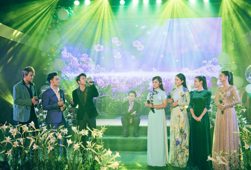 Quản lý Phi Nhung cay mắt nói lời gan ruột, hé lộ món quà 'khủng' Mạnh Quỳnh sắp gửi tới khán giả - Ảnh 1 Quản lý Phi Nhung cay mắt nói lời gan ruột, hé lộ món quà 'khủng' Mạnh Quỳnh sắp gửi tới khán giả - Ảnh 1