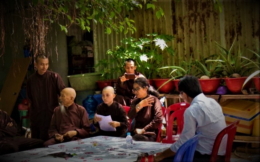 Gia đình Diễm My tố cáo nhóm người Tịnh Thất Bồng Lai có hành vi lạm dụng, xâm hại con gái mình. Gia đình Diễm My tố cáo nhóm người Tịnh Thất Bồng Lai có hành vi lạm dụng, xâm hại con gái mình.