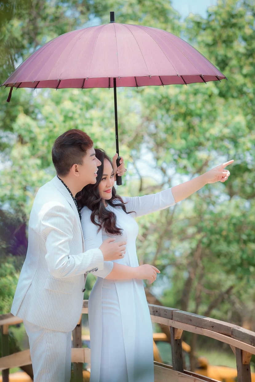 Hiểu được con người và đặc thù công việc của Long Nhật nên Kim Ngân chấp nhận và bỏ ngoài tai mọi ồn ào Hiểu được con người và đặc thù công việc của Long Nhật nên Kim Ngân chấp nhận và bỏ ngoài tai mọi ồn ào