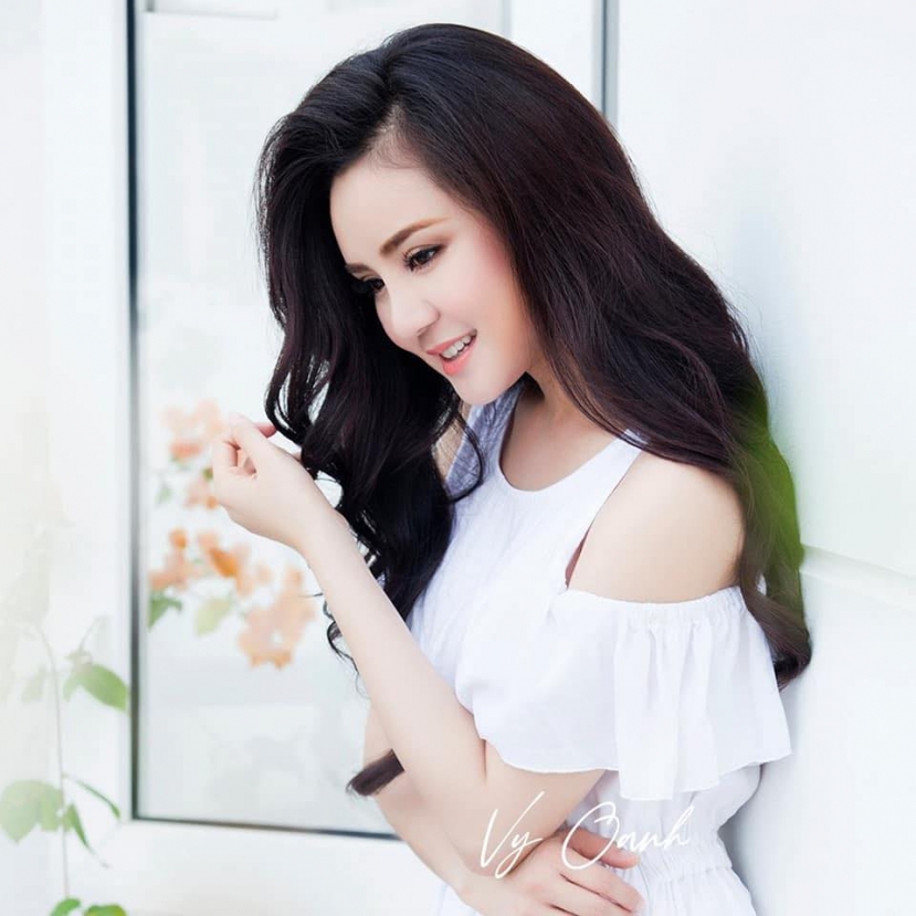 Sao Việt 26/5: Lại xôn xao hình Hoài Linh bị ngó lơ nơi đông người, con gái Phi Nhung 'phá lệ' theo dấu ấn mẹ - Ảnh 4 Sao Việt 26/5: Lại xôn xao hình Hoài Linh bị ngó lơ nơi đông người, con gái Phi Nhung 'phá lệ' theo dấu ấn mẹ - Ảnh 4