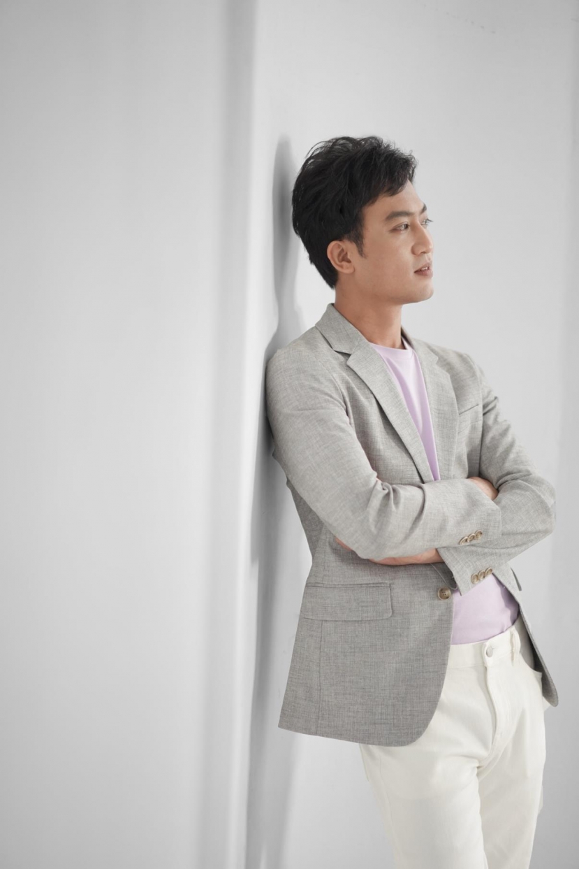Bất ngờ phong cách biến hóa ‘thăng hạng’ của Doãn Quốc Đam 'Hướng dương ngược nắng' - Ảnh 5 Bất ngờ phong cách biến hóa ‘thăng hạng’ của Doãn Quốc Đam 'Hướng dương ngược nắng' - Ảnh 5