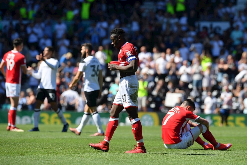 Một cuộc chiến khốc liệt diễn ra trên sân Pride Park (Ảnh: Twitter) Một cuộc chiến khốc liệt diễn ra trên sân Pride Park (Ảnh: Twitter)