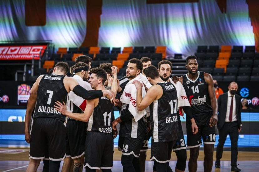 Virtus Segafredo Bologna tiếp đón Bertram Tortona trên sân nhà (Ảnh:Youtube) Virtus Segafredo Bologna tiếp đón Bertram Tortona trên sân nhà (Ảnh:Youtube)
