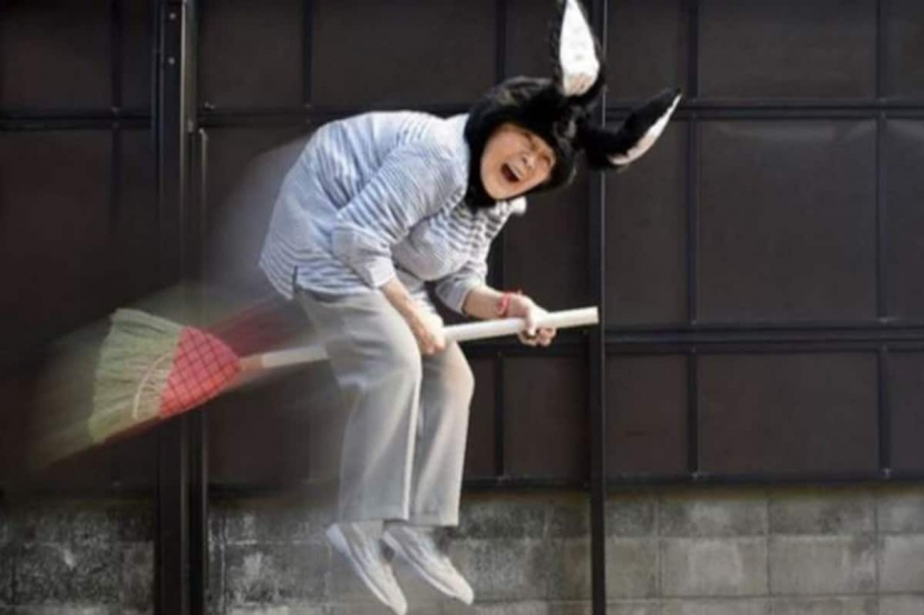 Bà Kimiko Nishimoto (Nhật Bản) dù đã 94 tuổi nhưng vẫn luôn tràn trề năng lượng thực hiện những bộ ảnh mạo hiểm, thu hút hơn 220.000 người theo dõi trên Instagram Bà Kimiko Nishimoto (Nhật Bản) dù đã 94 tuổi nhưng vẫn luôn tràn trề năng lượng thực hiện những bộ ảnh mạo hiểm, thu hút hơn 220.000 người theo dõi trên Instagram