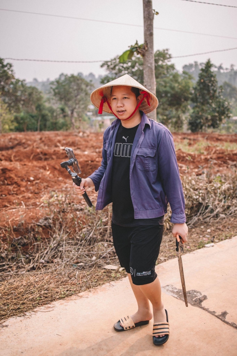 Nguyễn Thanh Hoàng - gom hết tiền tiết kiệm 2 năm để đầu tư thiết bị làm Tiktok - Ảnh 2 Nguyễn Thanh Hoàng - gom hết tiền tiết kiệm 2 năm để đầu tư thiết bị làm Tiktok - Ảnh 2