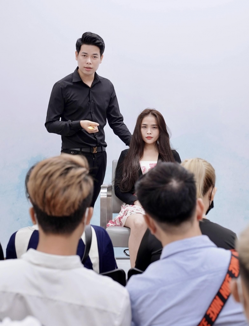 Tiktoker Gia Lộc giúp nhiều chị em lựa chọn kiểu tóc phù hợp qua những video hướng dẫn và giới thiệu kiểu tóc Tiktoker Gia Lộc giúp nhiều chị em lựa chọn kiểu tóc phù hợp qua những video hướng dẫn và giới thiệu kiểu tóc