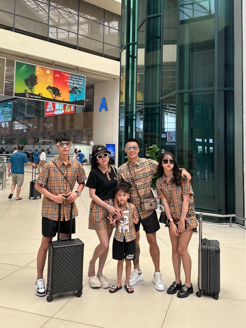 Gia đình anh Việt Anh thường xuyên tổ chức các chuyến đi chơi xa để gắn kết Gia đình anh Việt Anh thường xuyên tổ chức các chuyến đi chơi xa để gắn kết