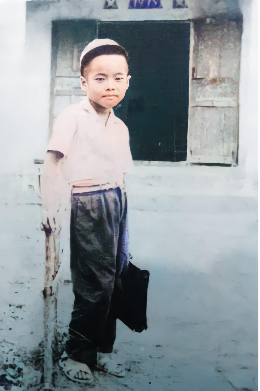 Hình ảnh thời còn nhỏ của danh ca Ngọc Sơn. Hình ảnh thời còn nhỏ của danh ca Ngọc Sơn.
