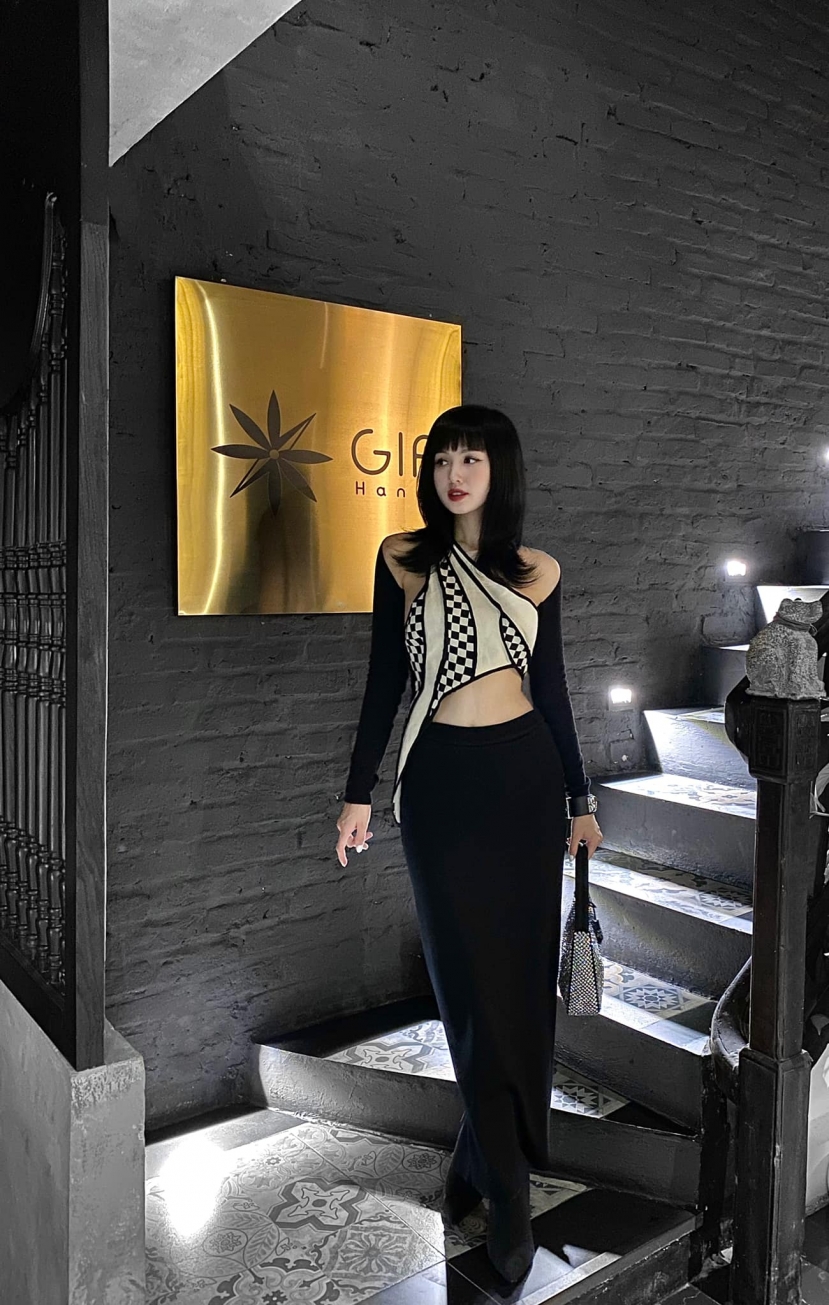 Lộ gương mặt khác lạ của hotgirl Tâm Tít sau 8 năm lấy chồng đại gia - Ảnh 3 Lộ gương mặt khác lạ của hotgirl Tâm Tít sau 8 năm lấy chồng đại gia - Ảnh 3