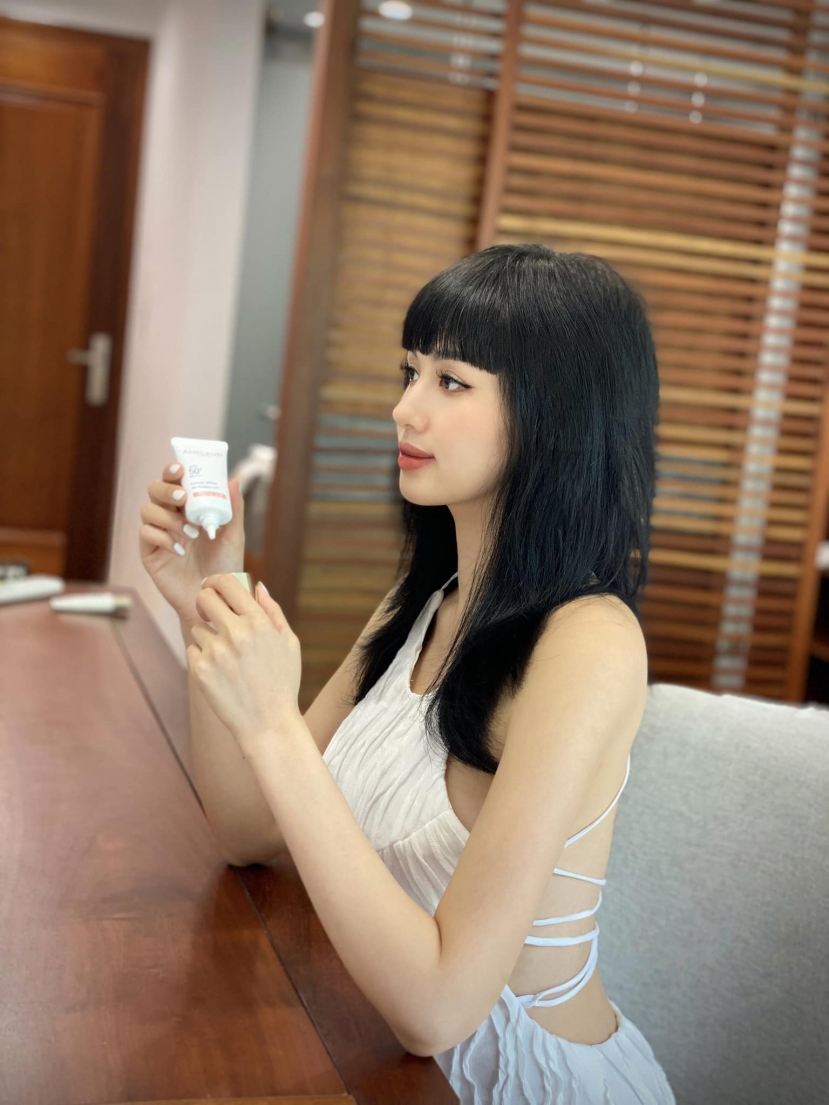 Lộ gương mặt khác lạ của hotgirl Tâm Tít sau 8 năm lấy chồng đại gia - Ảnh 4 Lộ gương mặt khác lạ của hotgirl Tâm Tít sau 8 năm lấy chồng đại gia - Ảnh 4