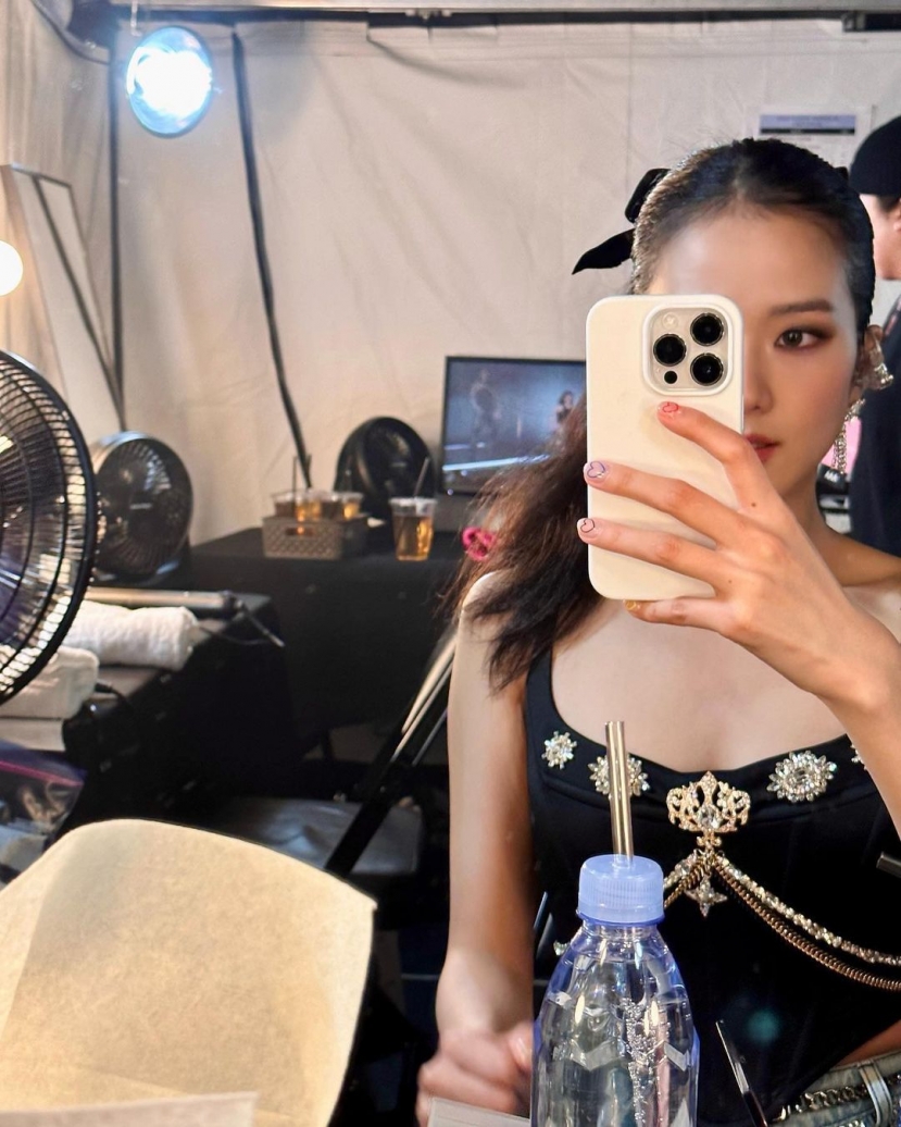 Jisoo (BLACKPINK) bất ngờ làm hành động này sau khi để lộ tình trạng sức khỏe bất ổn - Ảnh 3 Jisoo (BLACKPINK) bất ngờ làm hành động này sau khi để lộ tình trạng sức khỏe bất ổn - Ảnh 3