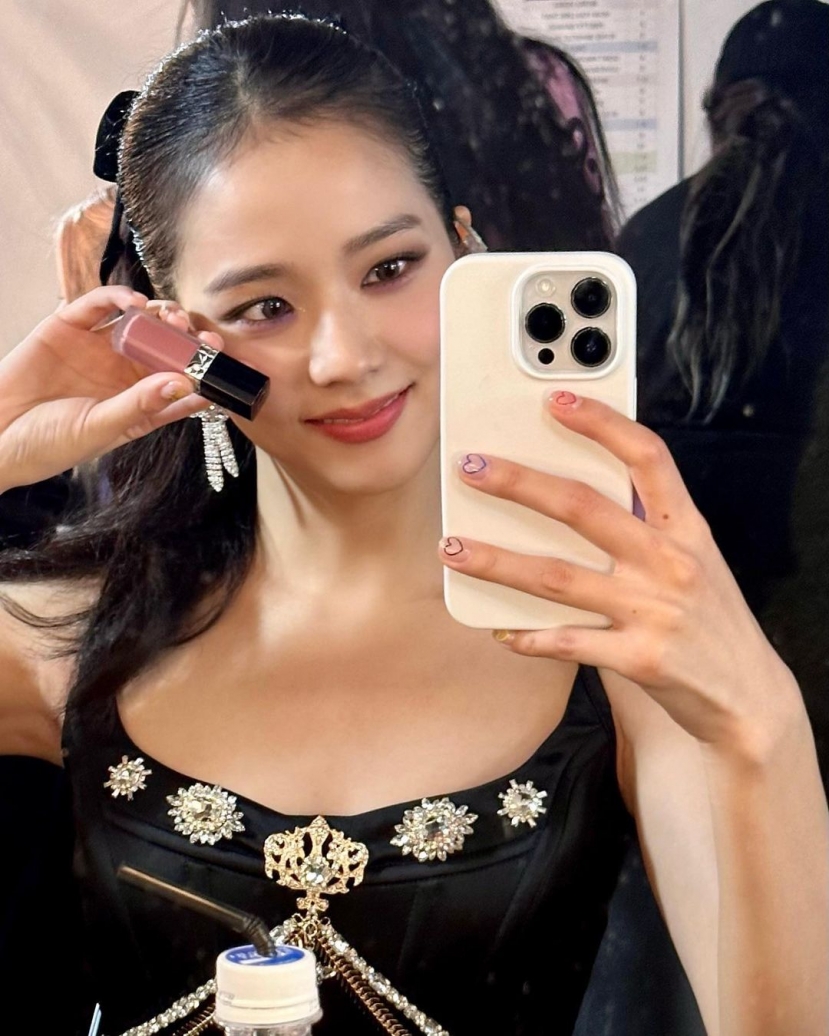 Jisoo (BLACKPINK) bất ngờ làm hành động này sau khi để lộ tình trạng sức khỏe bất ổn - Ảnh 2 Jisoo (BLACKPINK) bất ngờ làm hành động này sau khi để lộ tình trạng sức khỏe bất ổn - Ảnh 2