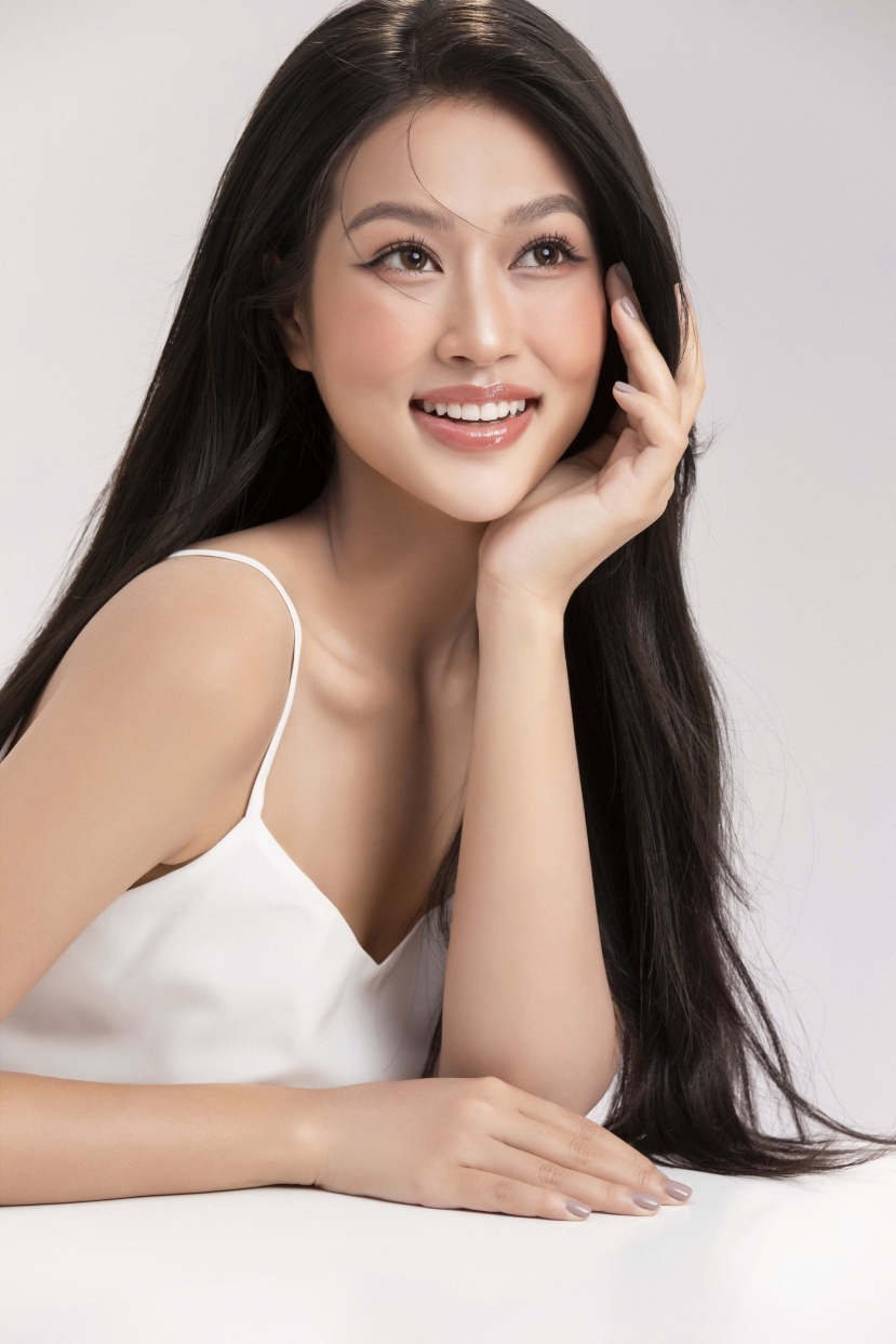 Người đẹp 22 tuổi như nàng thơ trong truyện Người đẹp 22 tuổi như nàng thơ trong truyện