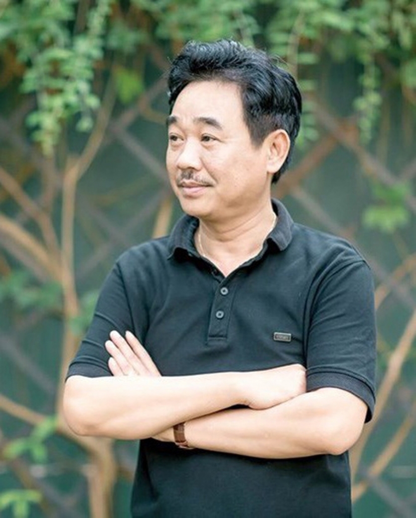 'Ngọc Hoàng' Quốc Khánh nghỉ hưu, đồng nghiệp hô vang 'Chúc anh sẽ lấy vợ' - Ảnh 1 'Ngọc Hoàng' Quốc Khánh nghỉ hưu, đồng nghiệp hô vang 'Chúc anh sẽ lấy vợ' - Ảnh 1