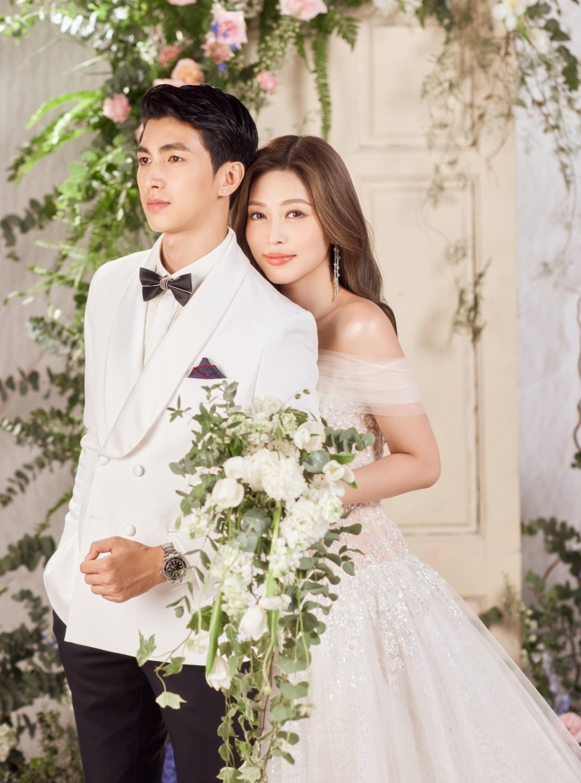 Chỉ những chia sẻ ngắn thấy ngay được hôn nhân ngọt như đường của Phương Nga khiến nhiều người ngưỡng mộ. Chỉ những chia sẻ ngắn thấy ngay được hôn nhân ngọt như đường của Phương Nga khiến nhiều người ngưỡng mộ.