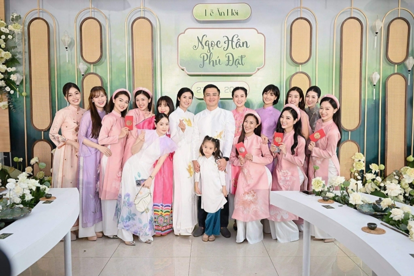 Hình ảnh Hoa hậu Ngọc Hân và chồng trong lễ ăn hỏi đậm chất truyền thống tại tư gia - Ảnh 1 Hình ảnh Hoa hậu Ngọc Hân và chồng trong lễ ăn hỏi đậm chất truyền thống tại tư gia - Ảnh 1