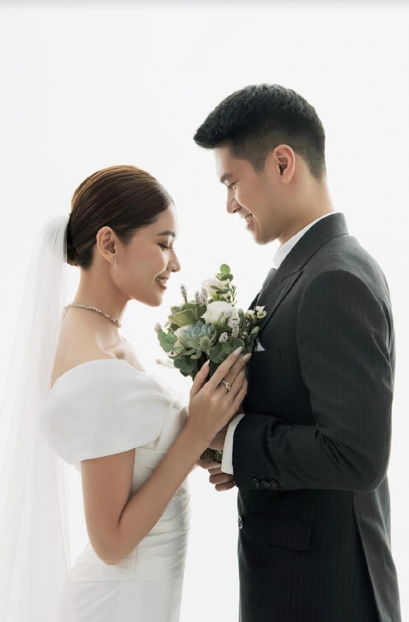 Á hậu Thùy Dung không có quy định trang phục cho khách mời khi đến dự lễ cưới. Ảnh FBNV Á hậu Thùy Dung không có quy định trang phục cho khách mời khi đến dự lễ cưới. Ảnh FBNV