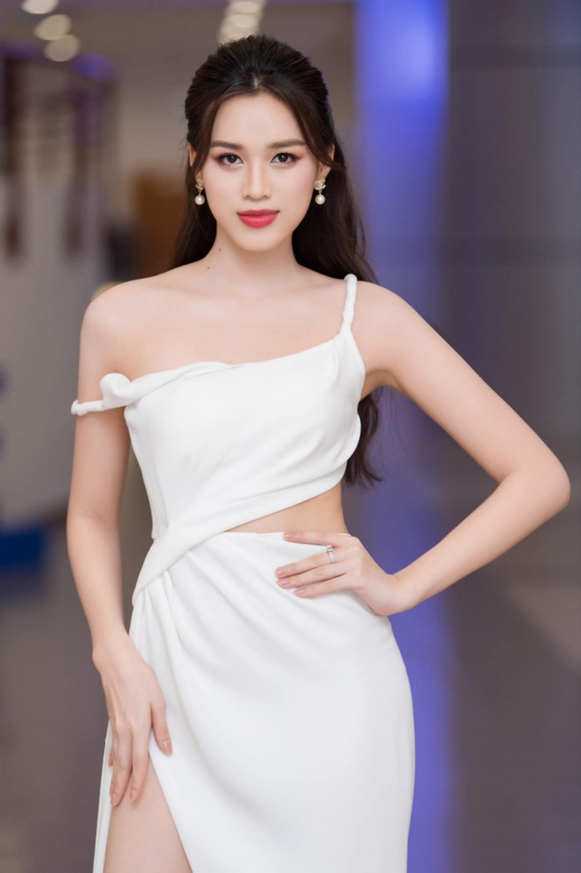 Hoa hậu Đỗ Thị Hà làm gì sau khi hết nhiệm kỳ? - Ảnh 2 Hoa hậu Đỗ Thị Hà làm gì sau khi hết nhiệm kỳ? - Ảnh 2