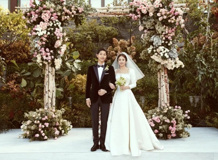Song Joong Ki và Song Hye Kyo từng có đám cưới ấm áp. Song Joong Ki và Song Hye Kyo từng có đám cưới ấm áp.