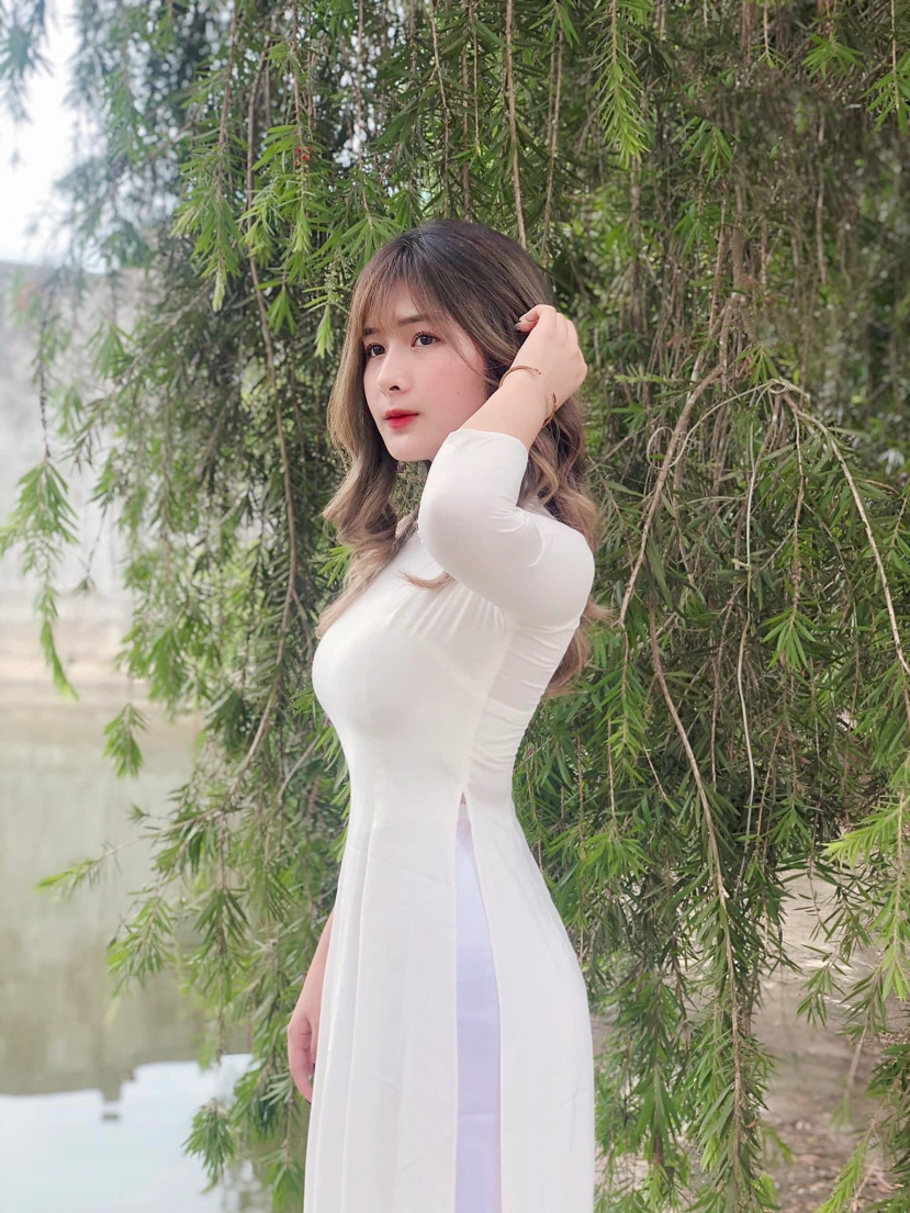 Quỳnh Alee từng được mệnh danh là 'nữ thần học đường'. Quỳnh Alee từng được mệnh danh là 'nữ thần học đường'.