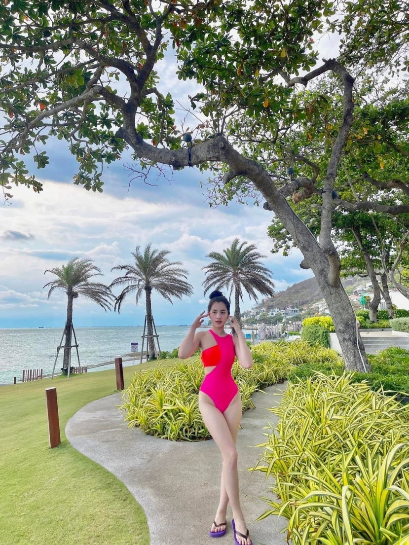 Người đẹp từng 'bại trận' trước Đỗ Thị Hà có cuộc sống sang chảnh, ngày càng gợi cảm - Ảnh 10 Người đẹp từng 'bại trận' trước Đỗ Thị Hà có cuộc sống sang chảnh, ngày càng gợi cảm - Ảnh 10