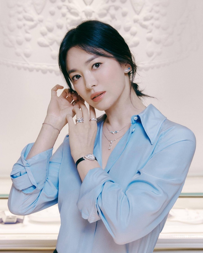 Ảnh chụp lén phơi bày thân hình thật của Song Hye Kyo, vòng 2 to bất thường: Chuyện gì thế này? - Ảnh 1 Ảnh chụp lén phơi bày thân hình thật của Song Hye Kyo, vòng 2 to bất thường: Chuyện gì thế này? - Ảnh 1