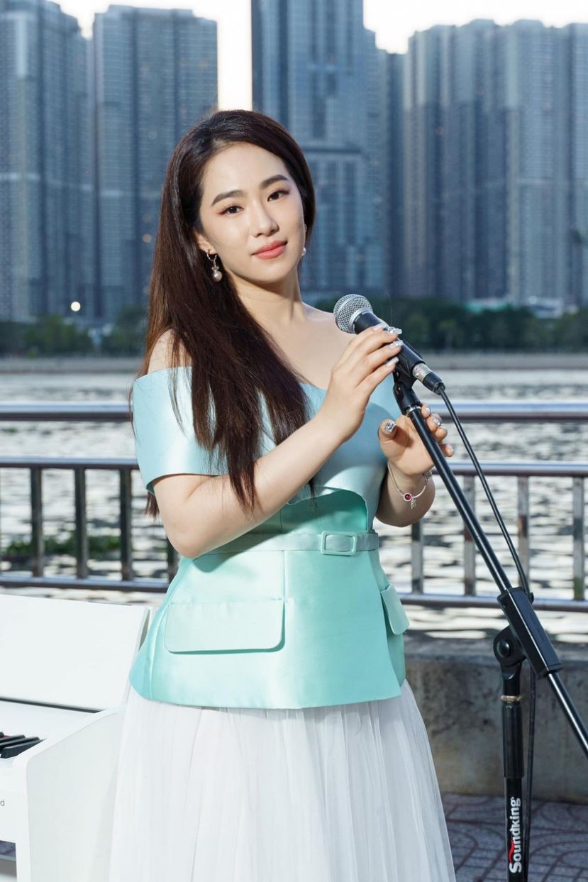 Lương Bích Hữu làm mới ca khúc 'Quên cách yêu'. Ảnh FBNV Lương Bích Hữu làm mới ca khúc 'Quên cách yêu'. Ảnh FBNV