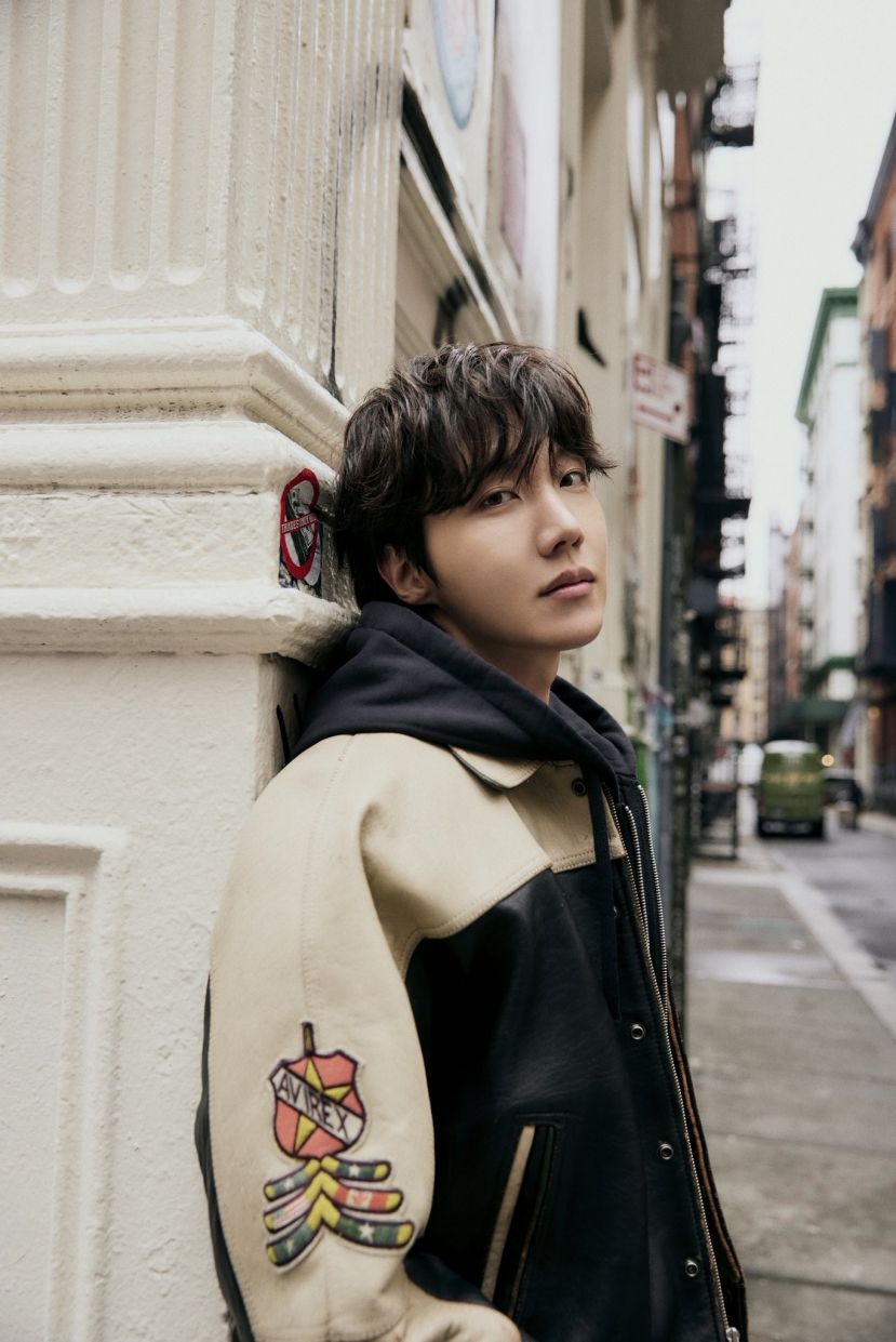 Nối gót Jin, J-Hope là thành viên tiếp theo nhập ngũ, fan lo lắng cho tương lai của BTS - Ảnh 1 Nối gót Jin, J-Hope là thành viên tiếp theo nhập ngũ, fan lo lắng cho tương lai của BTS - Ảnh 1