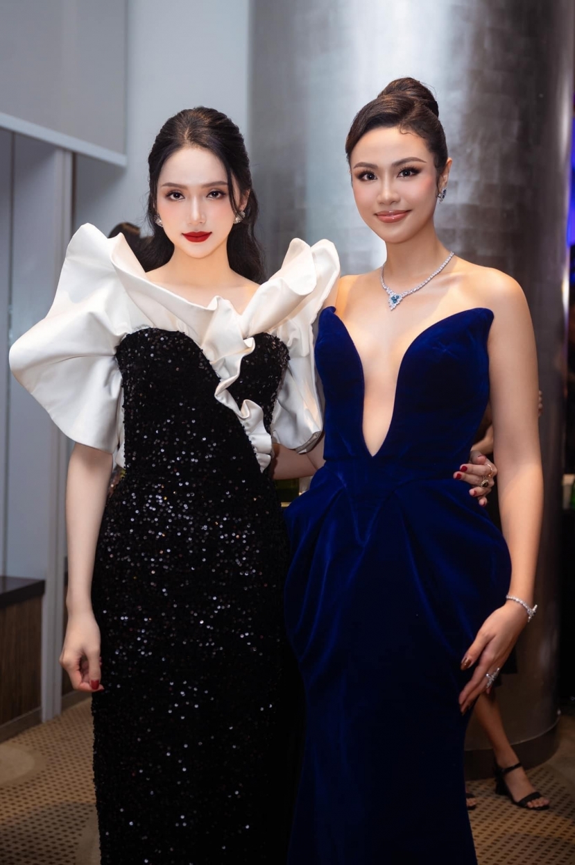 Visual của Hương Giang khiến Á hậu Thùy Tiên cũng khó lòng chặt chém được đàn chị. Ảnh FBNV Visual của Hương Giang khiến Á hậu Thùy Tiên cũng khó lòng chặt chém được đàn chị. Ảnh FBNV