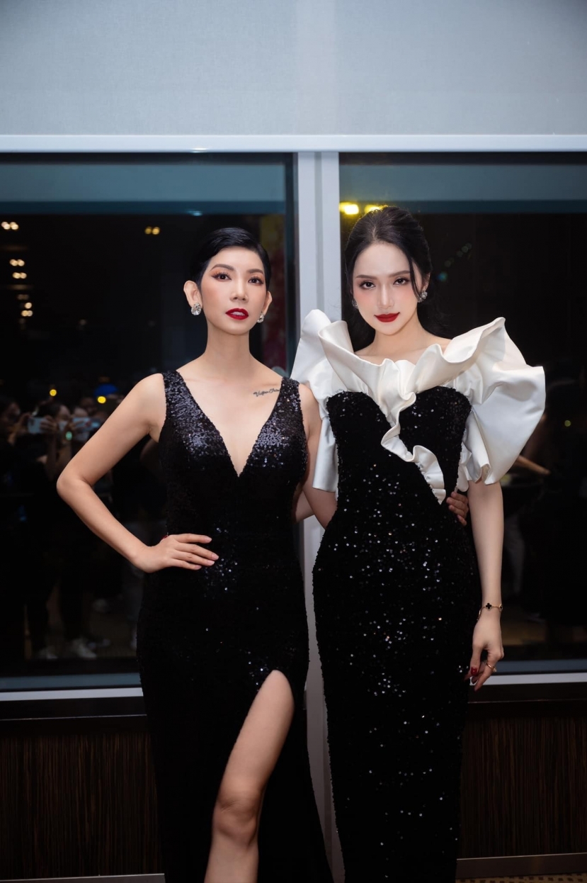 Sắc vóc và khí chất của Hương Giang hầu như chưa từng gây thất vọng đối với người hâm mộ. Sắc vóc và khí chất của Hương Giang hầu như chưa từng gây thất vọng đối với người hâm mộ.