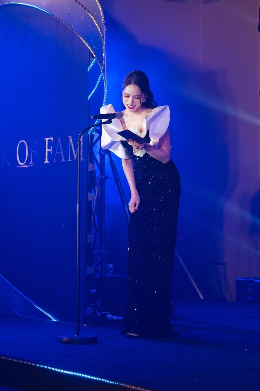 Làn da trắng phát sáng của Hương Giang gây chú ý. Ảnh FBNV Làn da trắng phát sáng của Hương Giang gây chú ý. Ảnh FBNV