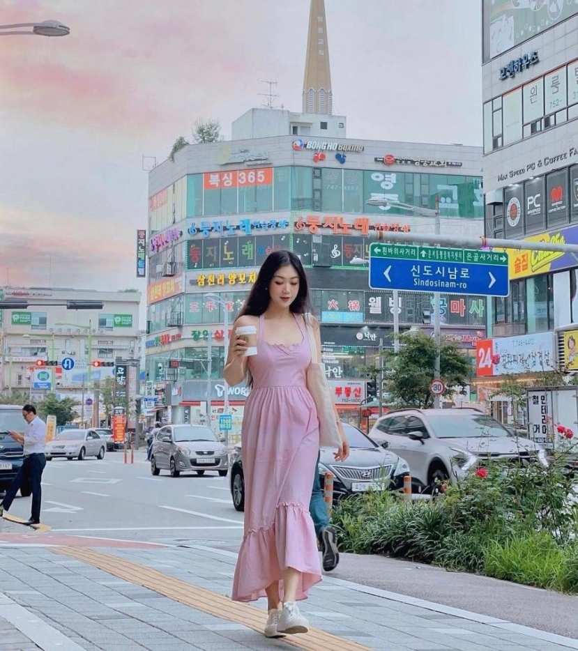 Nữ tiếp viên trưởng Vietnam Airlines tỏ thái độ gắt khi bị người lạ 'gạ' làm 'sugar baby' - Ảnh 4 Nữ tiếp viên trưởng Vietnam Airlines tỏ thái độ gắt khi bị người lạ 'gạ' làm 'sugar baby' - Ảnh 4