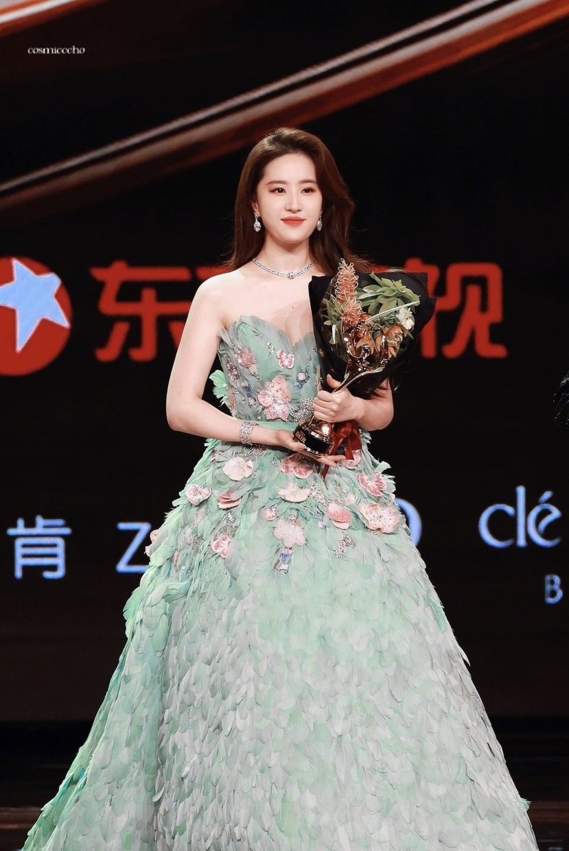 Đêm đầy bất ổn của 'thần tiên tỷ tỷ' Lưu Diệc Phi: Bị chê thô kệch vẫn chưa cay đắng bằng việc bị ghẻ lạnh - Ảnh 1 Đêm đầy bất ổn của 'thần tiên tỷ tỷ' Lưu Diệc Phi: Bị chê thô kệch vẫn chưa cay đắng bằng việc bị ghẻ lạnh - Ảnh 1