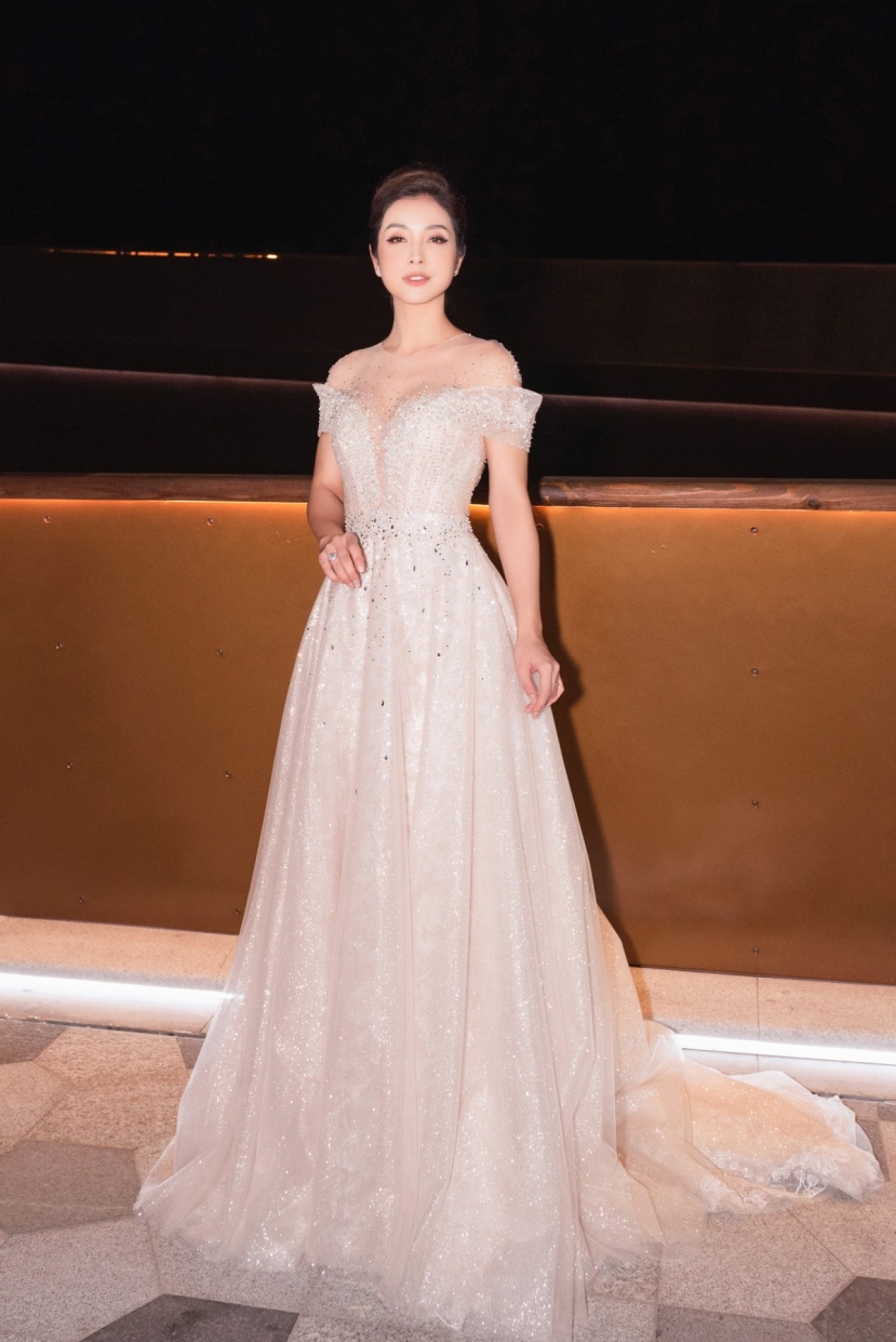 Jennifer Phạm xuất hiện đầy quyến rũ. Jennifer Phạm xuất hiện đầy quyến rũ.