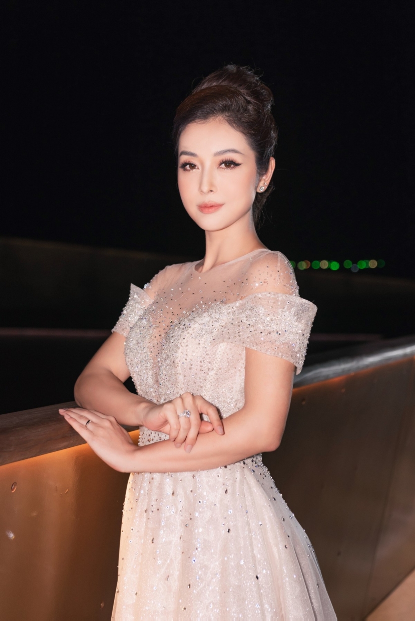 Nhan sắc trẻ trung khiến nhiều người ngưỡng mộ. Nhan sắc trẻ trung khiến nhiều người ngưỡng mộ.