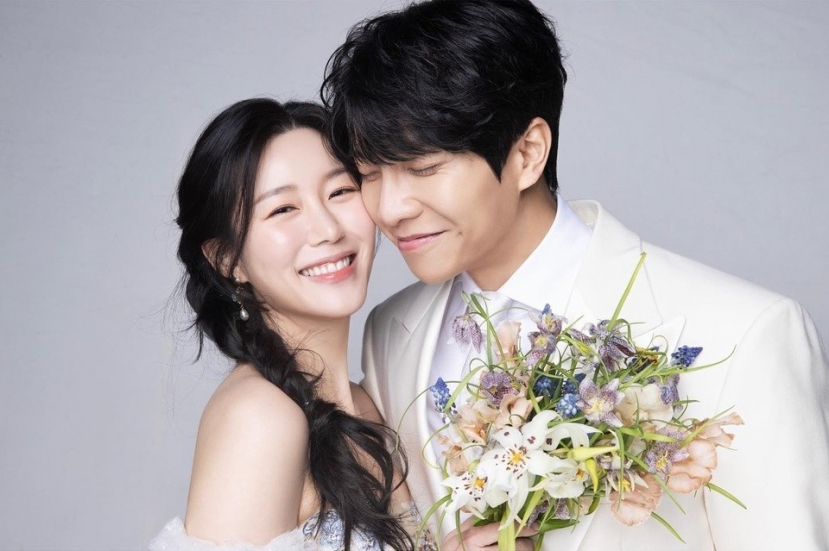 Lee Seung Gi bức xúc vì bị khuyên bỏ vợ. Lee Seung Gi bức xúc vì bị khuyên bỏ vợ.