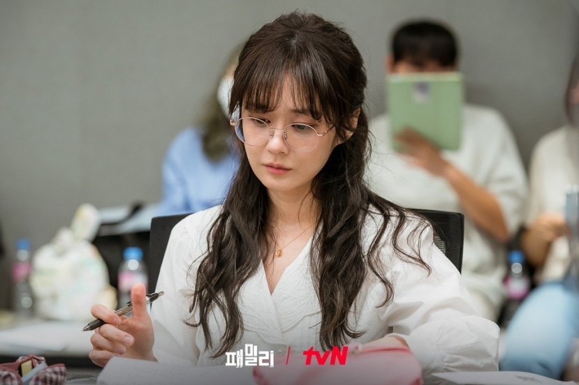Jang Nara gây sốt với nhan sắc trẻ trung ở tuổi 42, xứng danh 'ma cà rồng' của Kbiz - Ảnh 2 Jang Nara gây sốt với nhan sắc trẻ trung ở tuổi 42, xứng danh 'ma cà rồng' của Kbiz - Ảnh 2