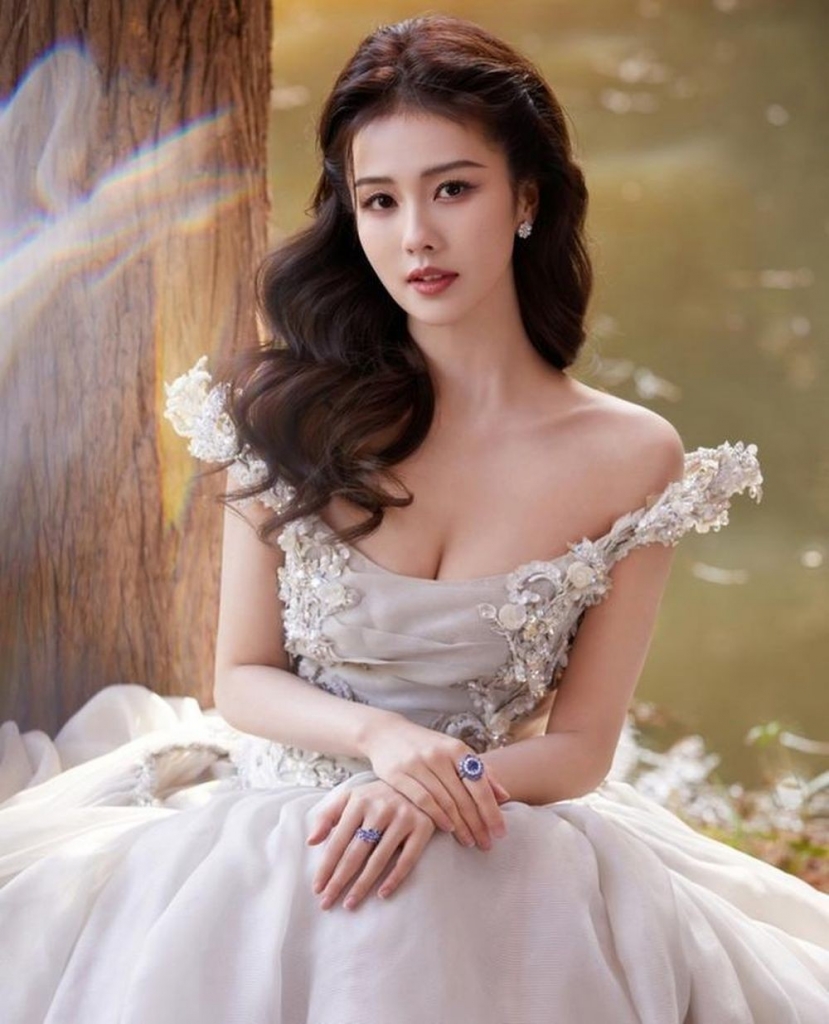 Bạch Lộc bị trợ lý cũ vạch trần 'con người thật' - Ảnh 1 Bạch Lộc bị trợ lý cũ vạch trần 'con người thật' - Ảnh 1
