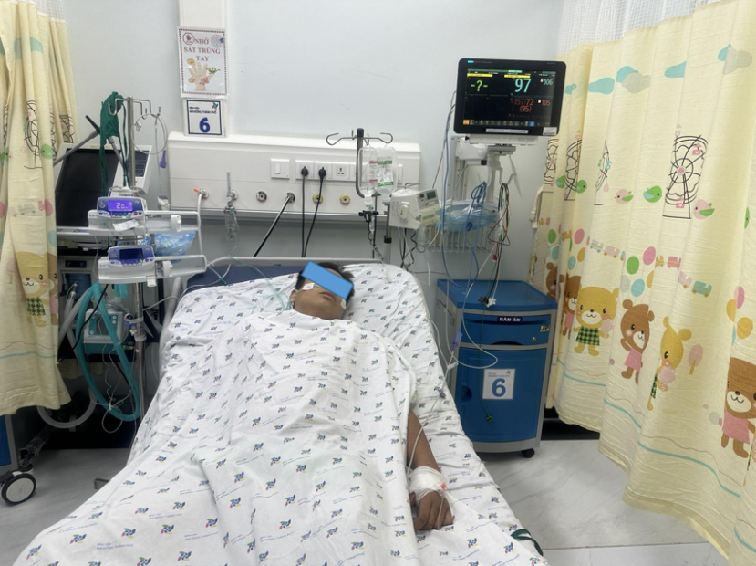 Trẻ cấp cứu do sốc nhiệt tại bệnh viện. (Ảnh: BVNDTP). Trẻ cấp cứu do sốc nhiệt tại bệnh viện. (Ảnh: BVNDTP).