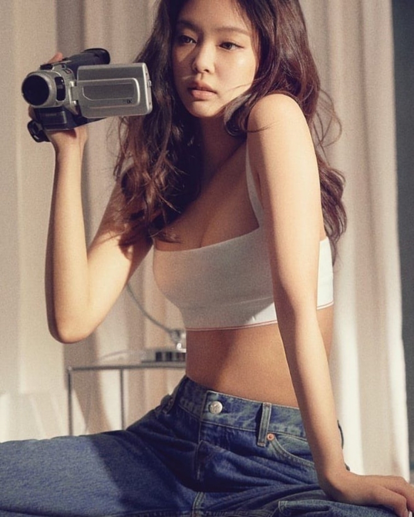 Jennie (BlackPink) đón tin vui hậu bị chỉ trích vì cách ăn mặc hở bạo - Ảnh 1 Jennie (BlackPink) đón tin vui hậu bị chỉ trích vì cách ăn mặc hở bạo - Ảnh 1