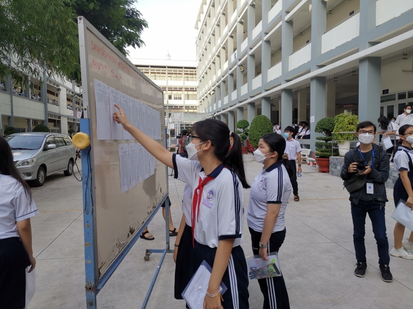 Thay vì đến tận điểm thi để tra cứu điểm thi tuyển sinh lớp 10 tỉnh Quảng Ngãi, học sinh có thể nhận kết quả bằng nhiều cách khác nhau Thay vì đến tận điểm thi để tra cứu điểm thi tuyển sinh lớp 10 tỉnh Quảng Ngãi, học sinh có thể nhận kết quả bằng nhiều cách khác nhau