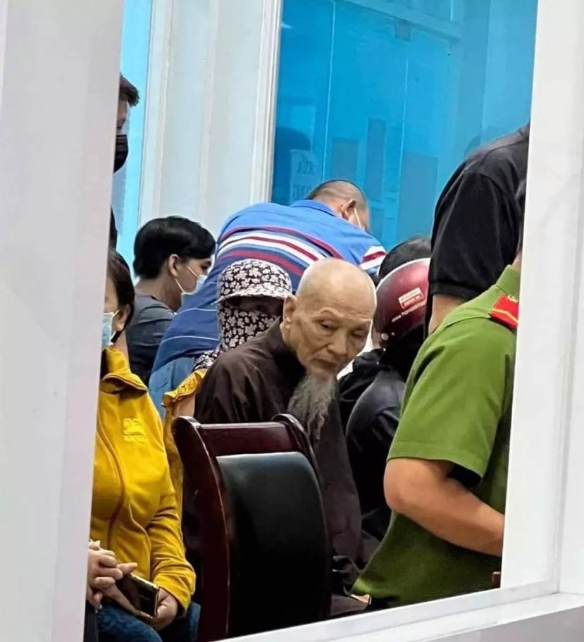 Sau khi tự ý lên TP HCM, bị cáo Lê Tùng Vân được lực lượng chức năng tại địa phương giám sát chặt chẽ hơn, đồng thời cơ quan chức năng cũng có hướng dẫn, hỗ trợ để cấp căn cước công dân có gắn chíp Sau khi tự ý lên TP HCM, bị cáo Lê Tùng Vân được lực lượng chức năng tại địa phương giám sát chặt chẽ hơn, đồng thời cơ quan chức năng cũng có hướng dẫn, hỗ trợ để cấp căn cước công dân có gắn chíp
